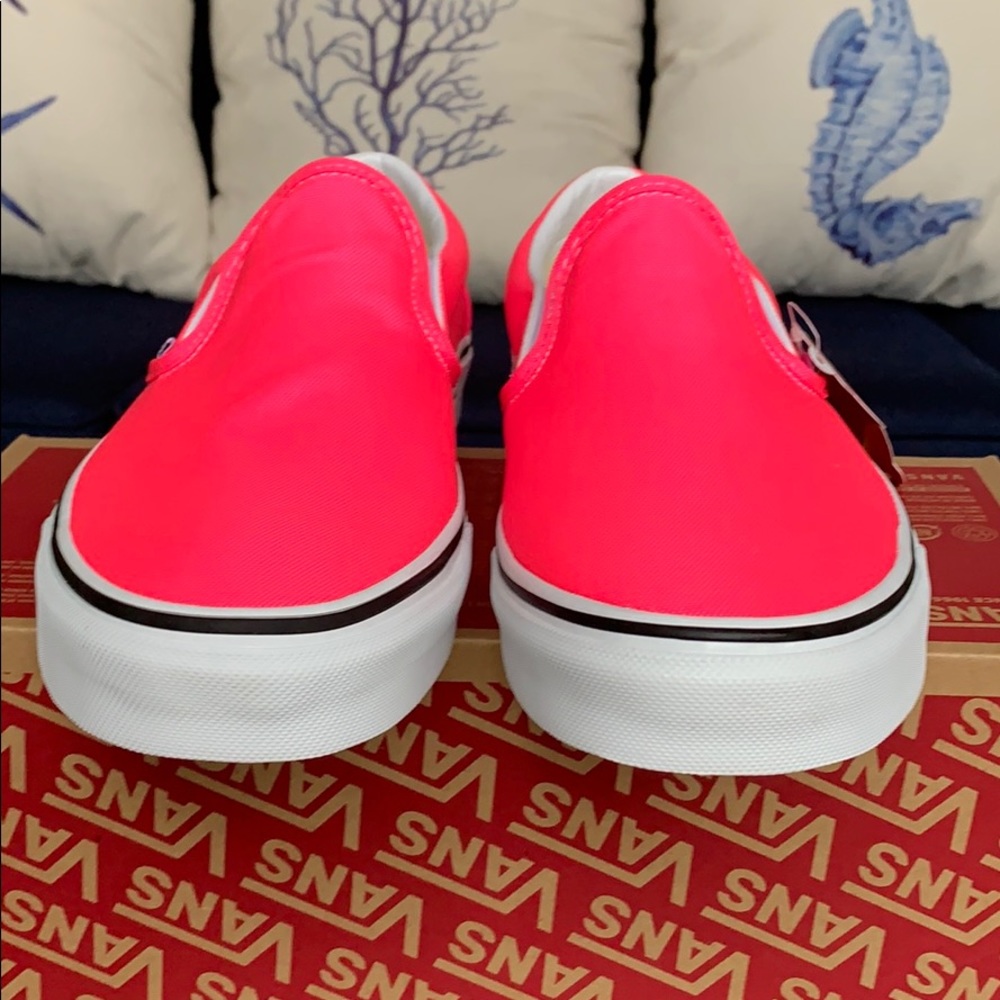 VANS CLASSIC SLIP ON NEON Knockout Pink/Tr Wht WMN - Picture 6 of 16